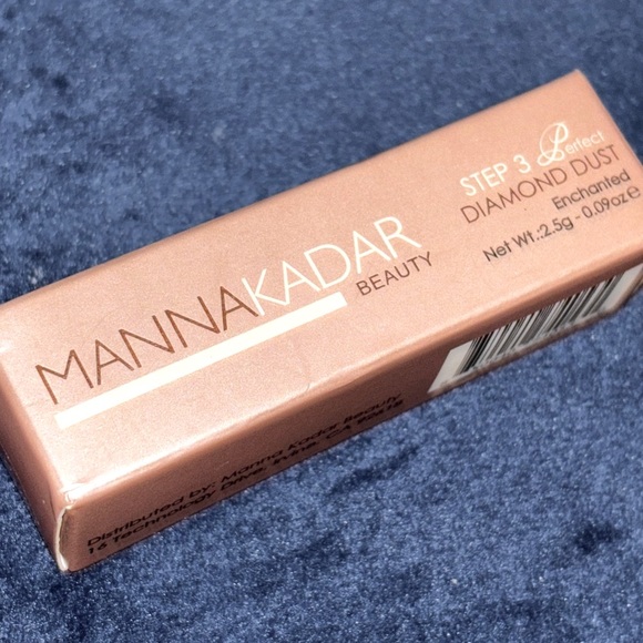 Manna Kadar Cosmetics Diamond Dust Roll-on in Enchanted - Picture 6 of 8
